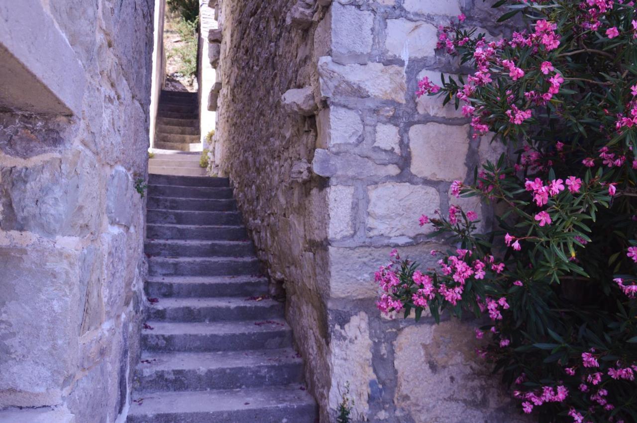 Old Stone House Klaric Apartment *